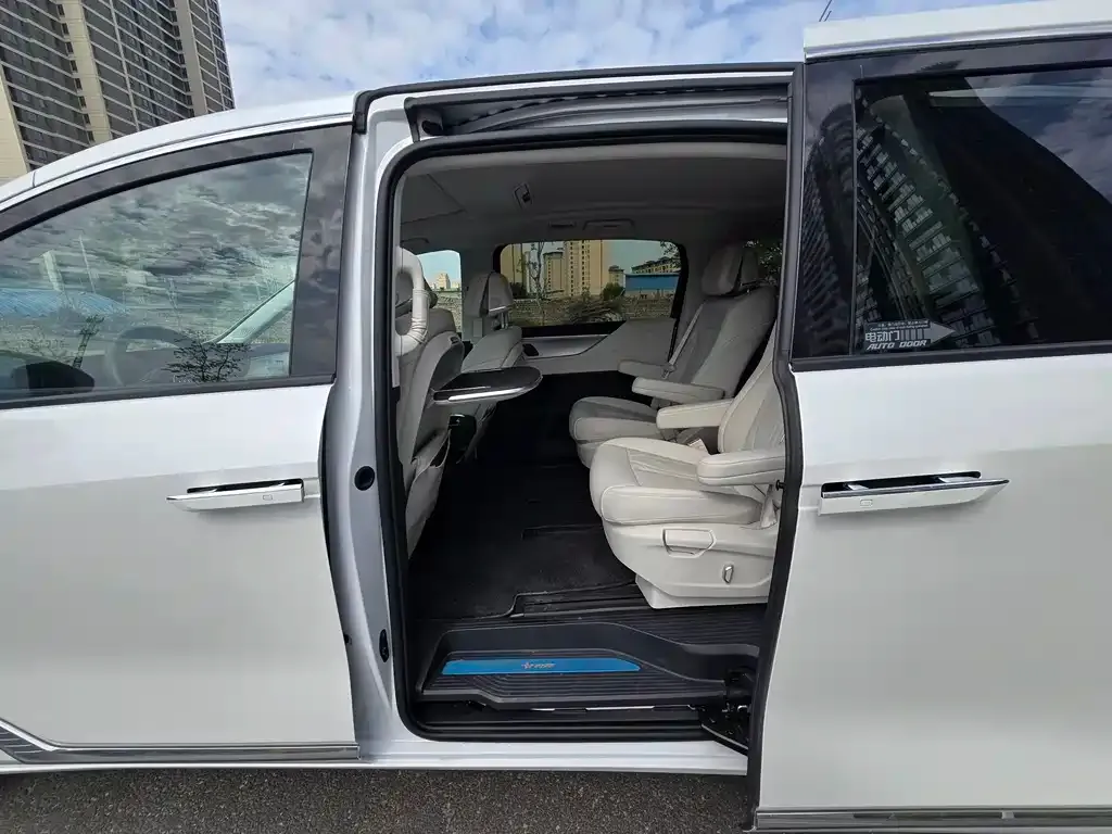 Buick GL8 Hybrid 2024 из CN, фото 4