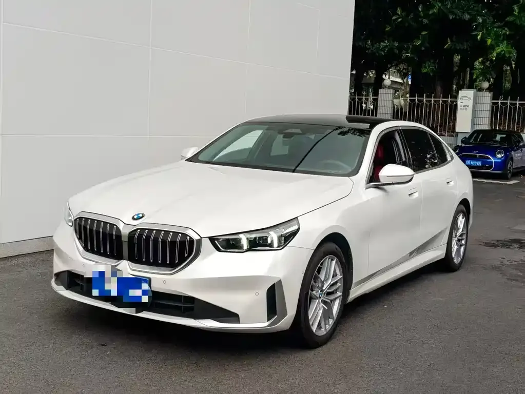 BMW 5 Series 2024 из CN, фото 1