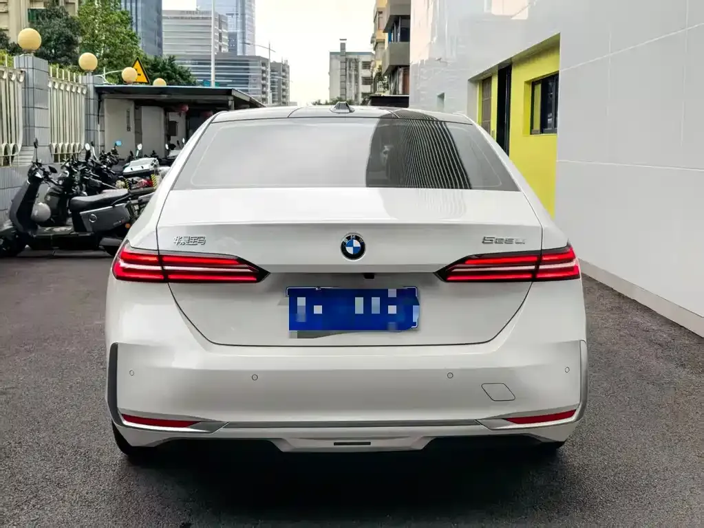 BMW 5 Series 2024 из CN, фото 6