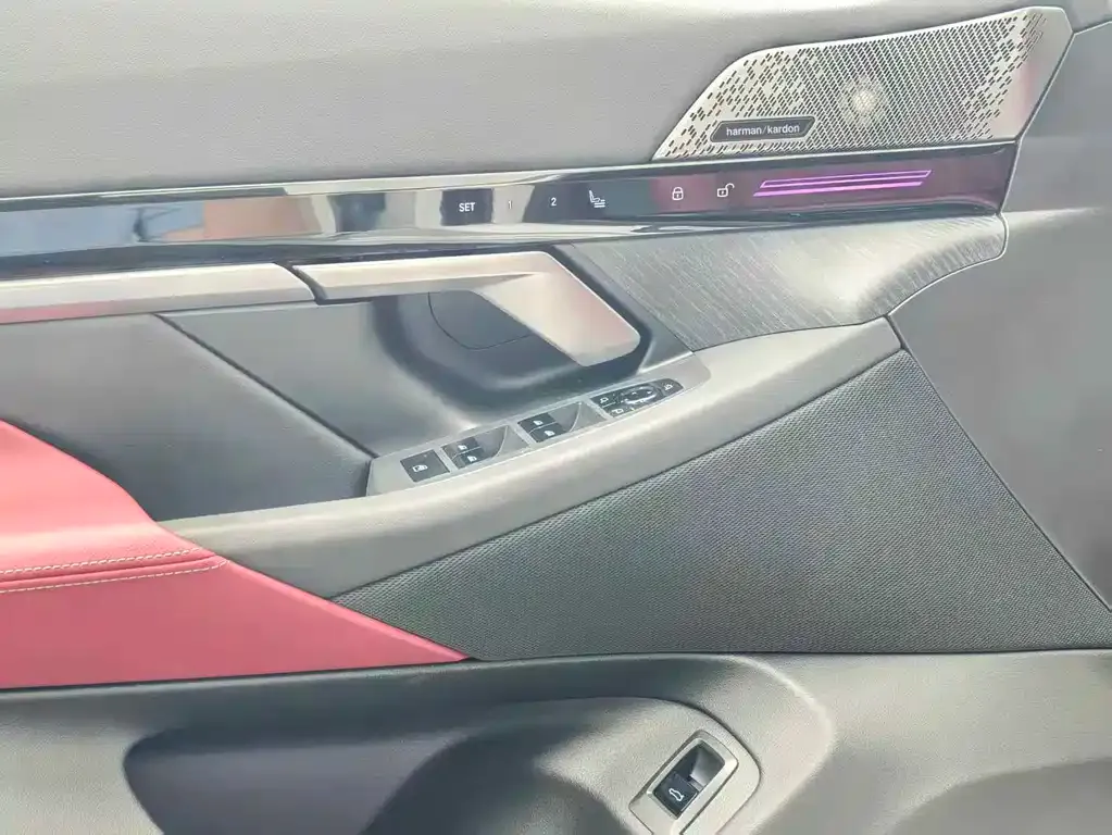 BMW 5 Series 2024 из CN, фото 7