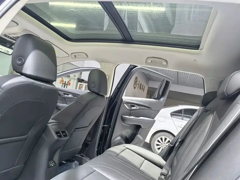 Buick Envision Plus — фото 5
