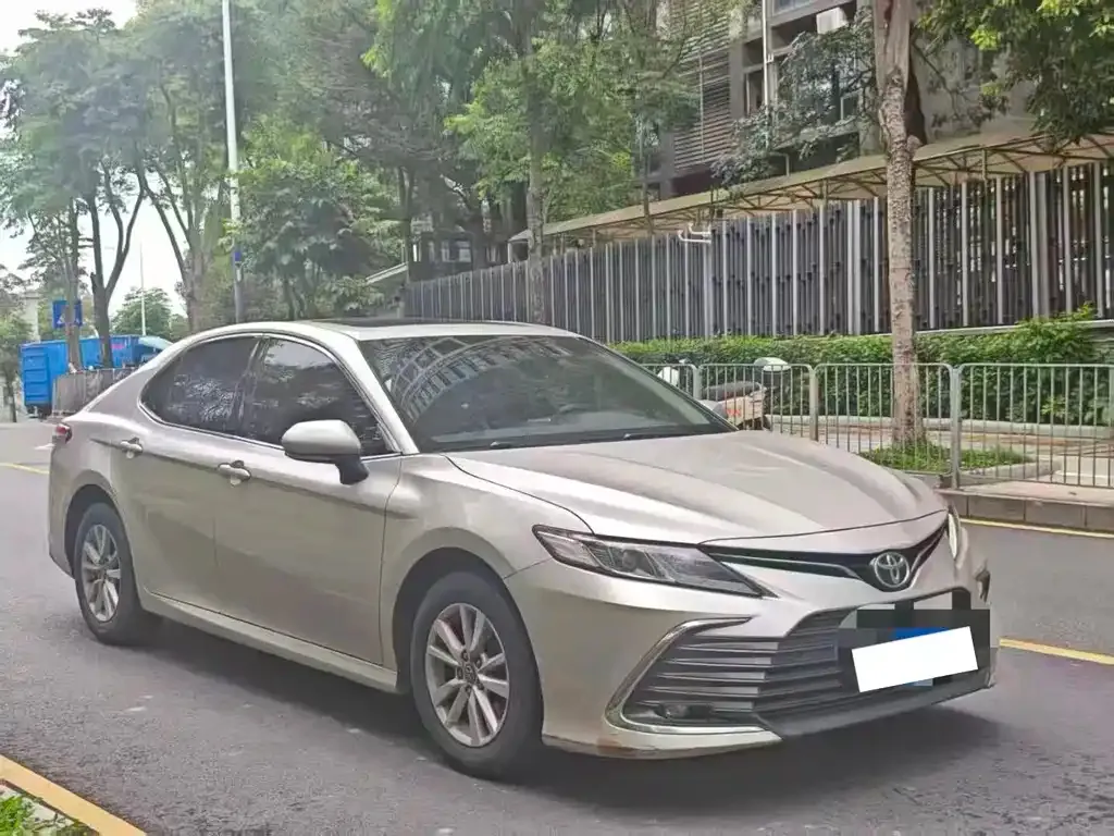 Toyota Camry — фото 5