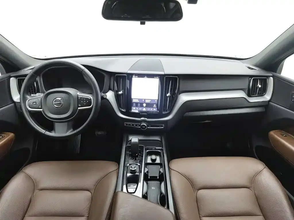 Volvo XC60 — фото 6