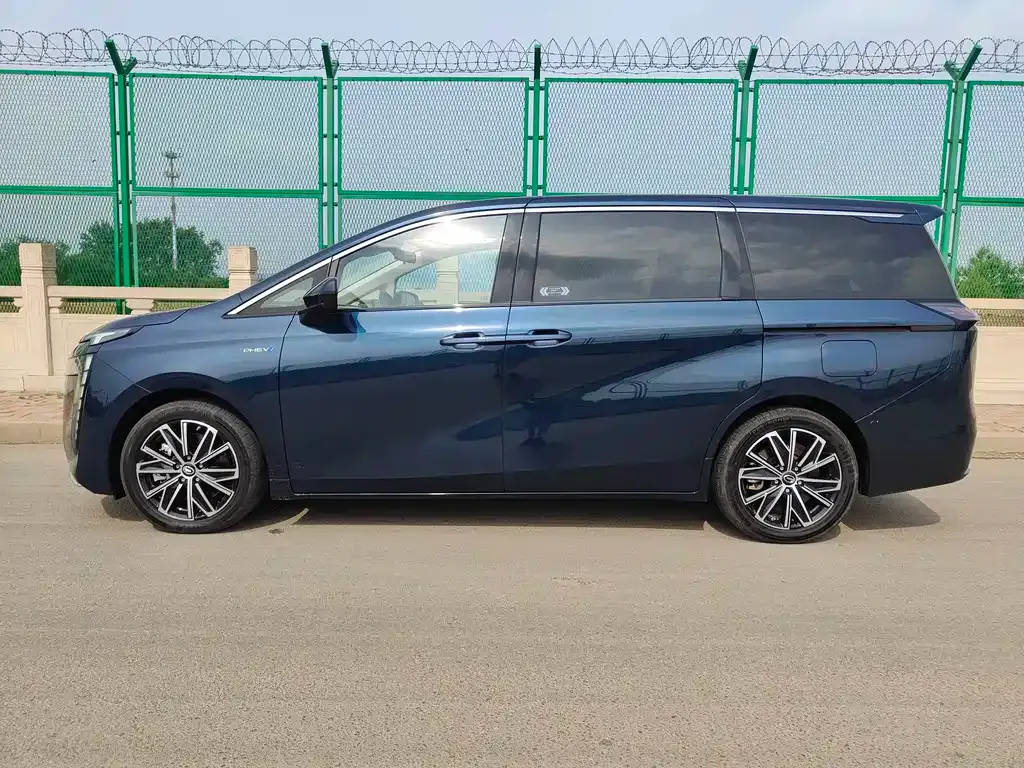 GAC Motor 传祺E8 PHEV — фото 7