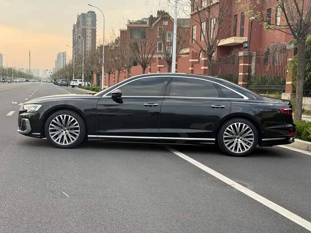 Audi A8 — фото 10