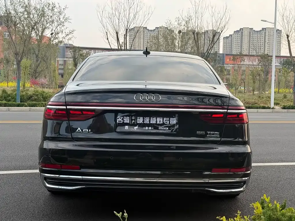 Audi A8 — фото 3