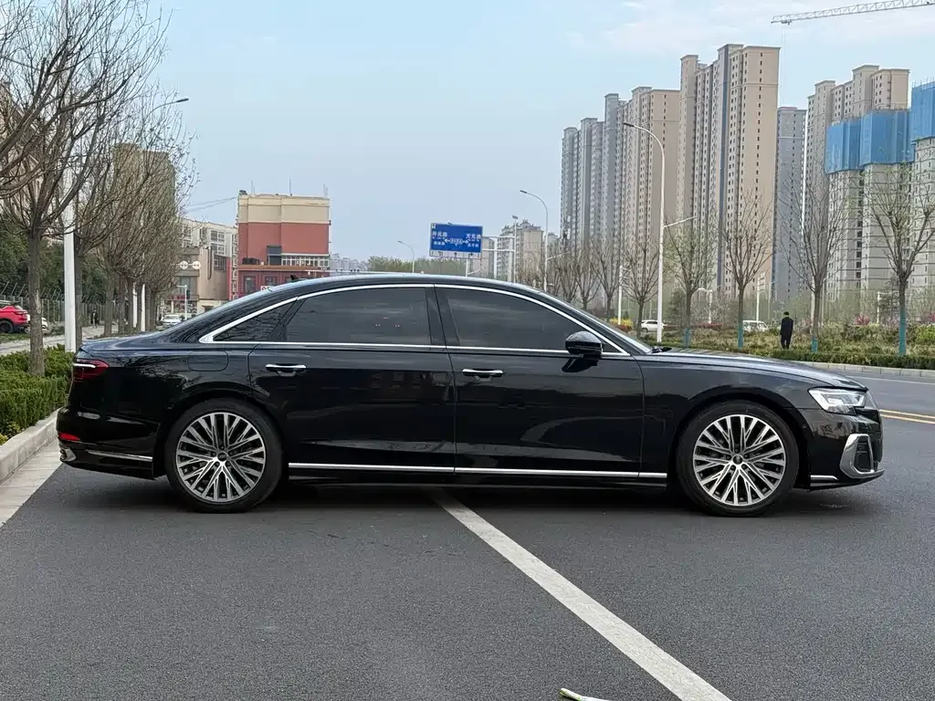 Audi A8 — фото 4