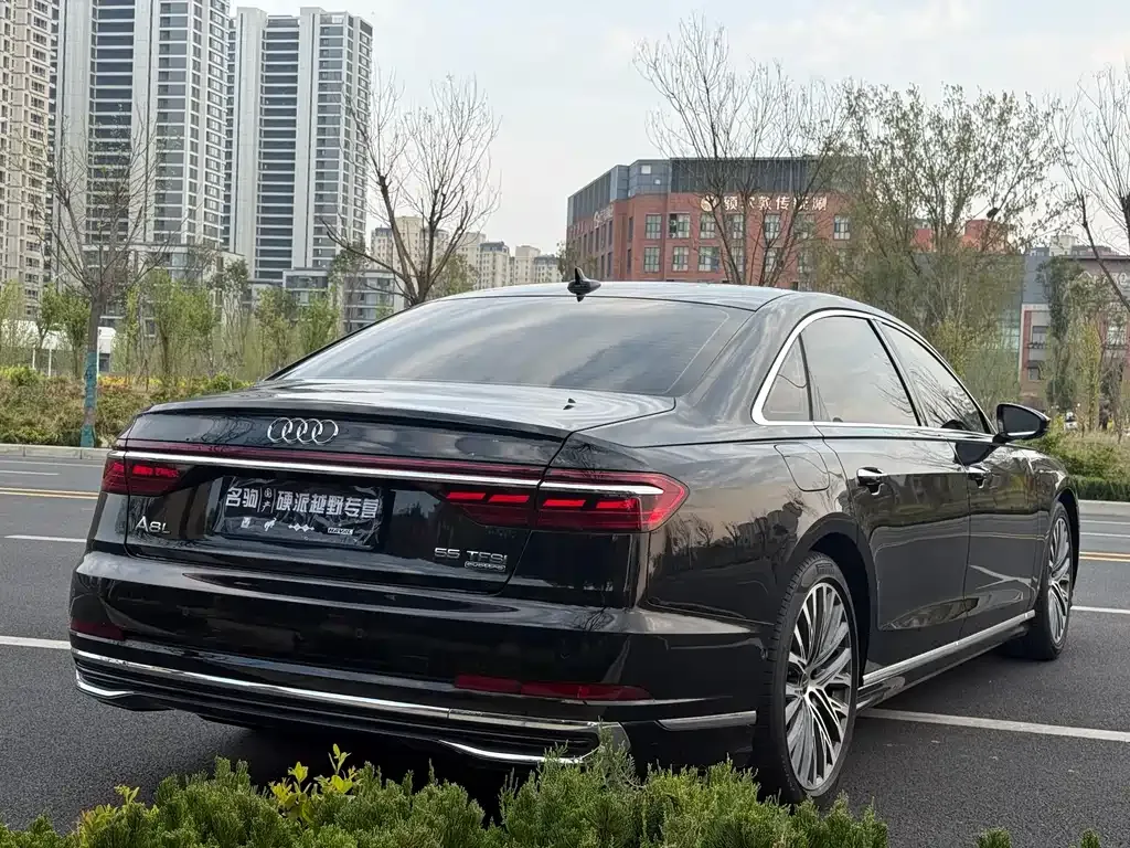 Audi A8 — фото 5