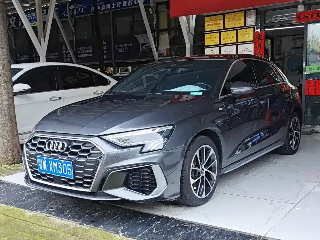 Audi A3 2023 из CN, фото 1