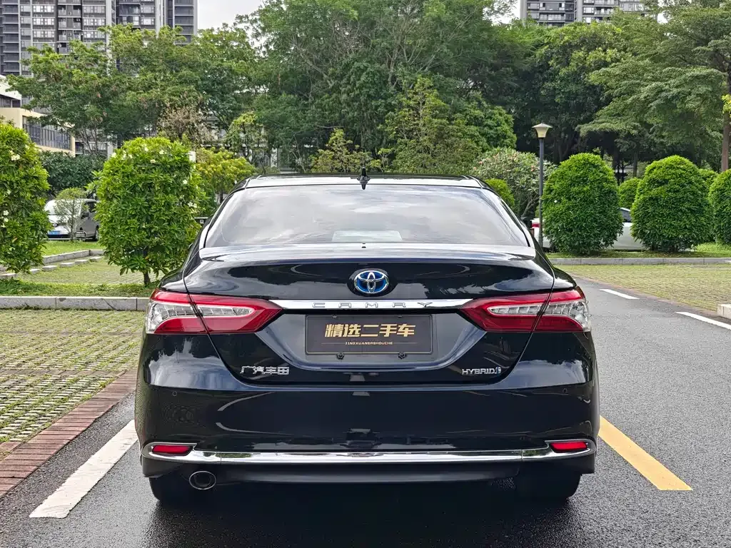Toyota Camry — фото 5