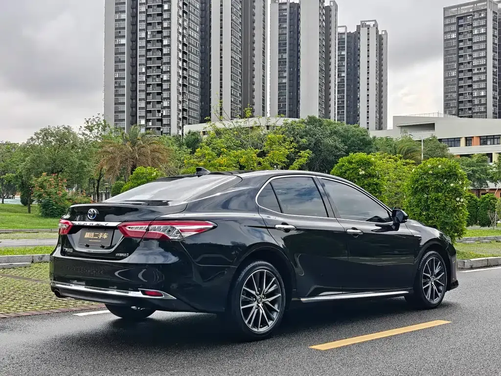 Toyota Camry — фото 10