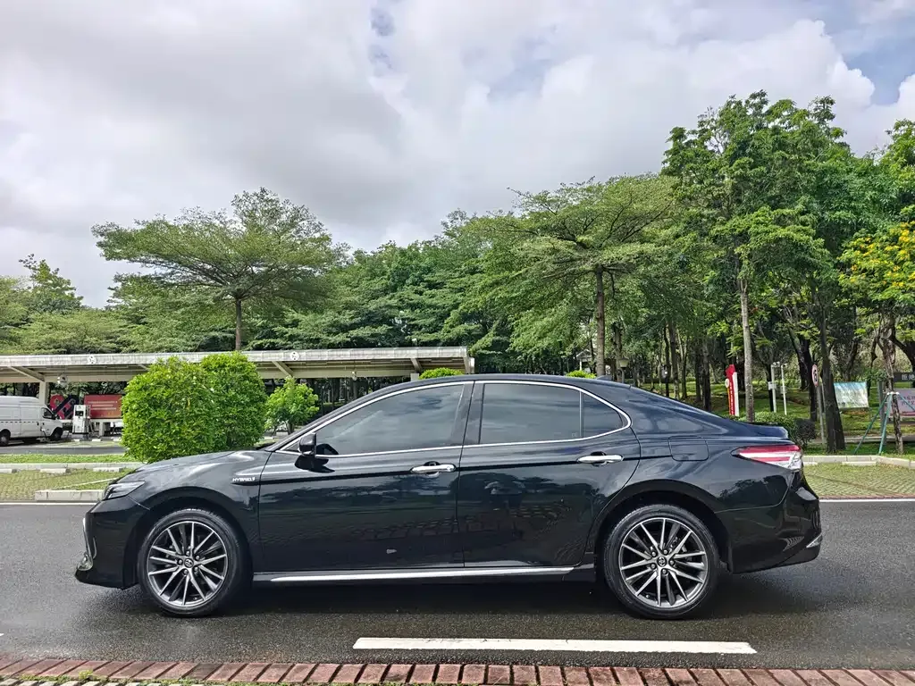 Toyota Camry — фото 9