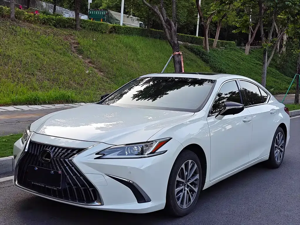 Lexus ES — фото 1