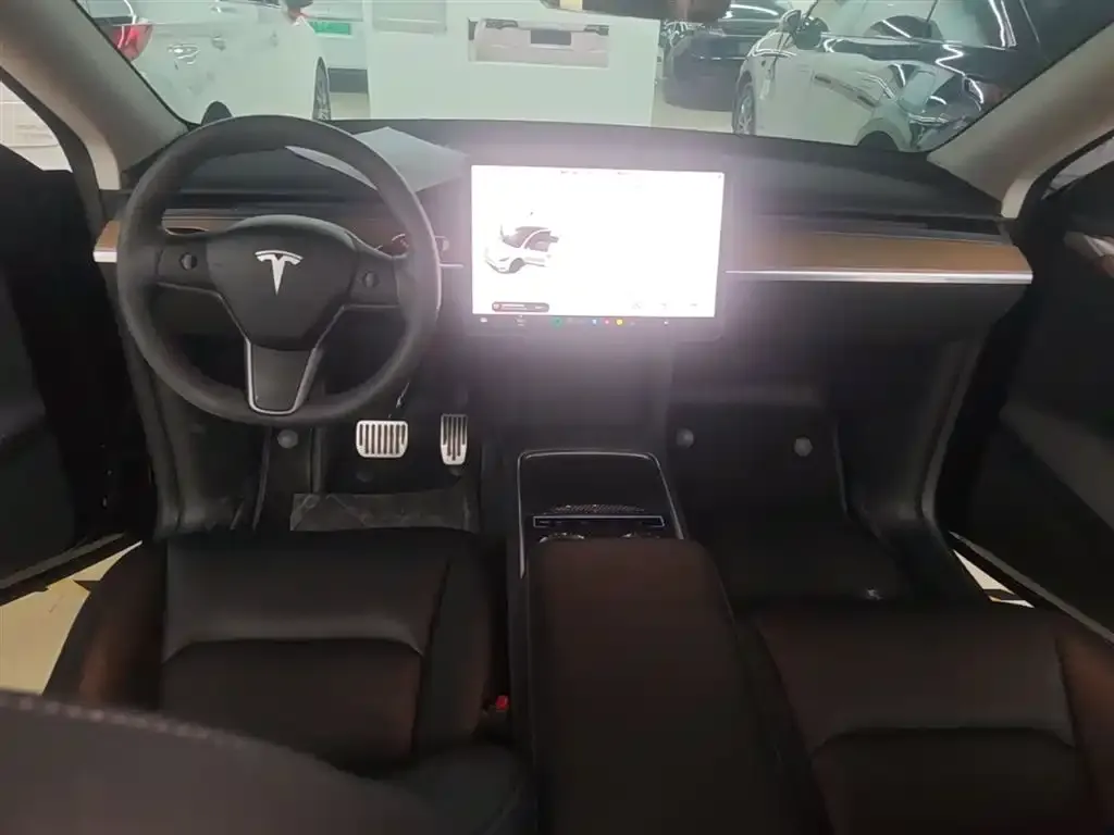 Tesla Model Y — фото 3