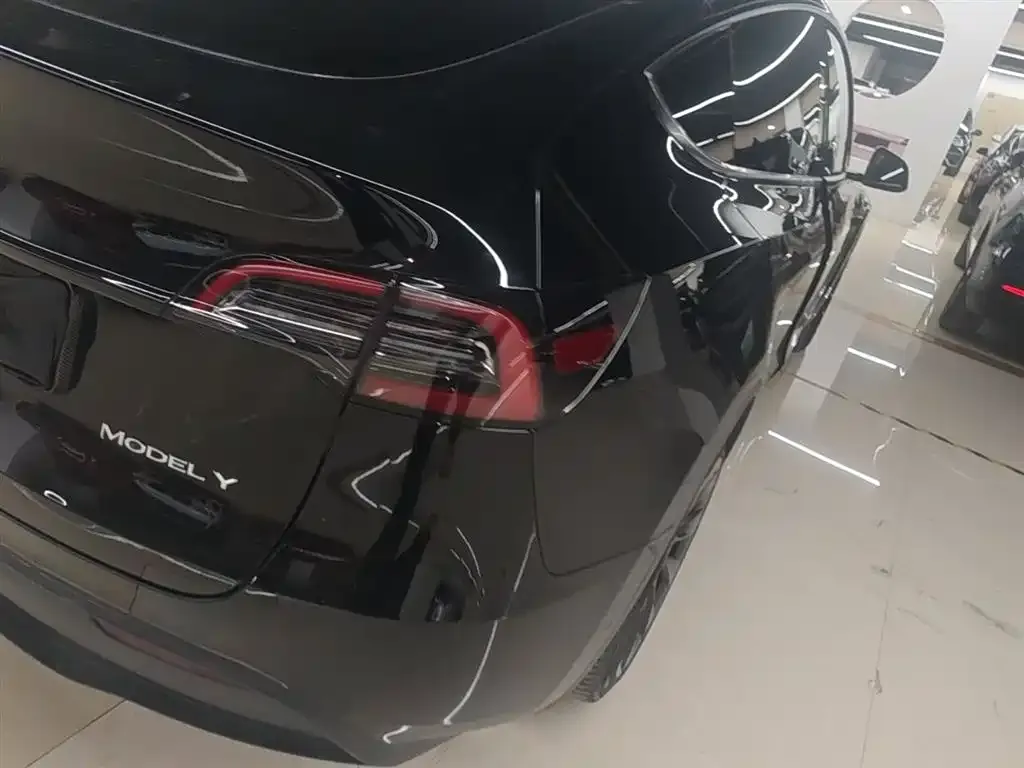 Tesla Model Y — фото 8