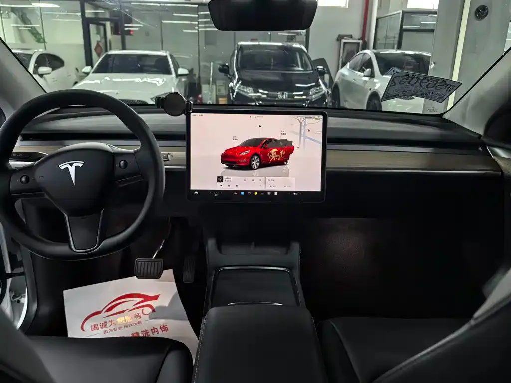 Tesla Model Y — фото 2