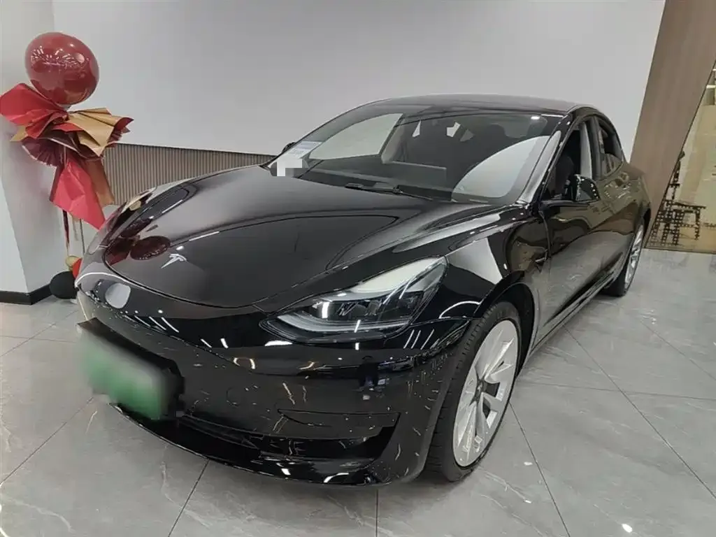 Tesla Model 3 — фото 1