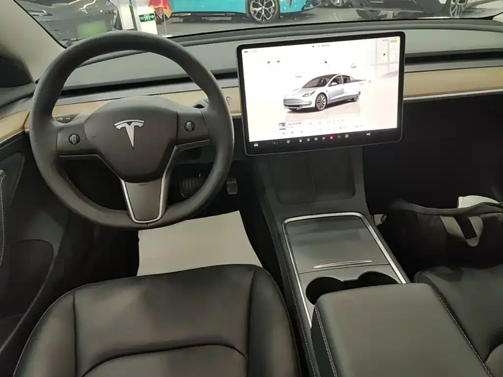 Tesla Model 3 — фото 4