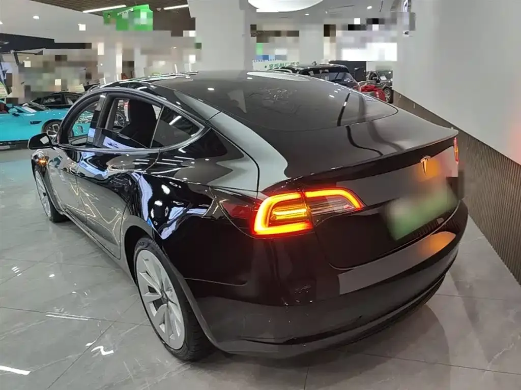 Tesla Model 3 — фото 9