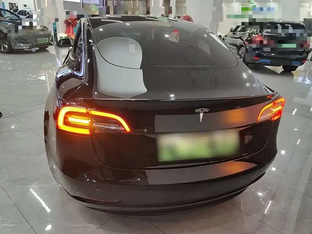 Tesla Model 3 — фото 3