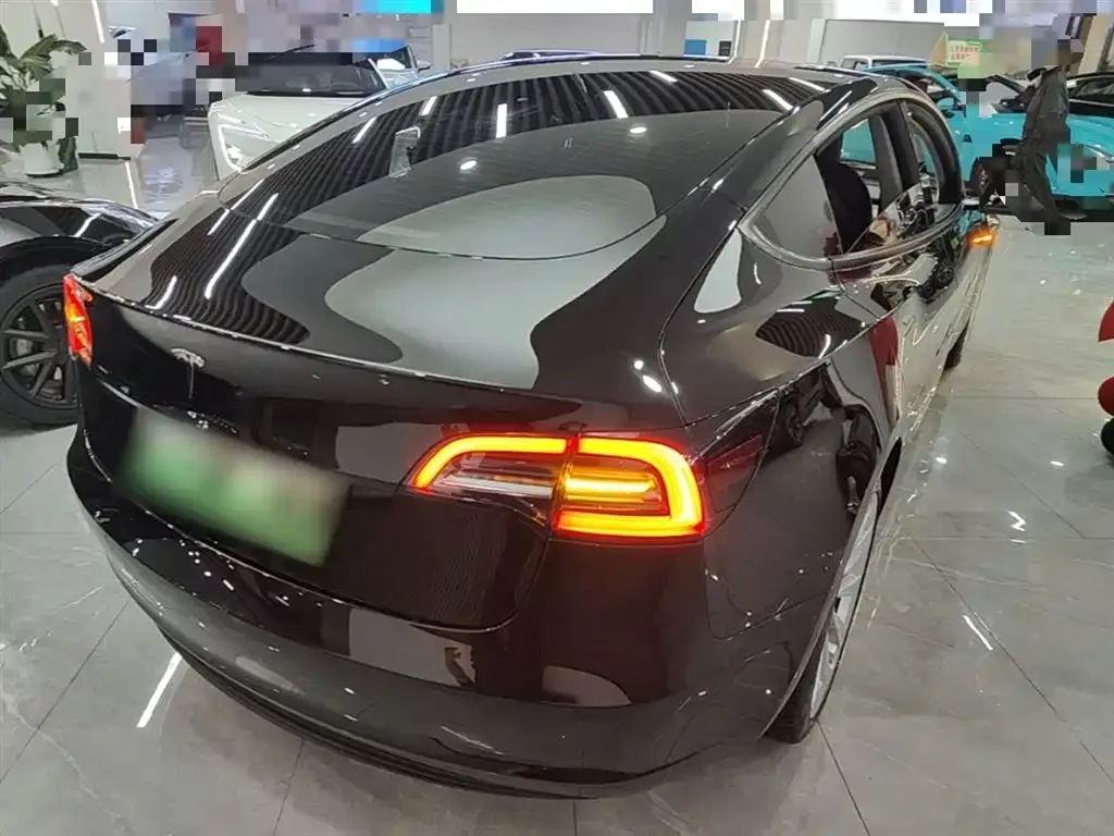 Tesla Model 3 — фото 10