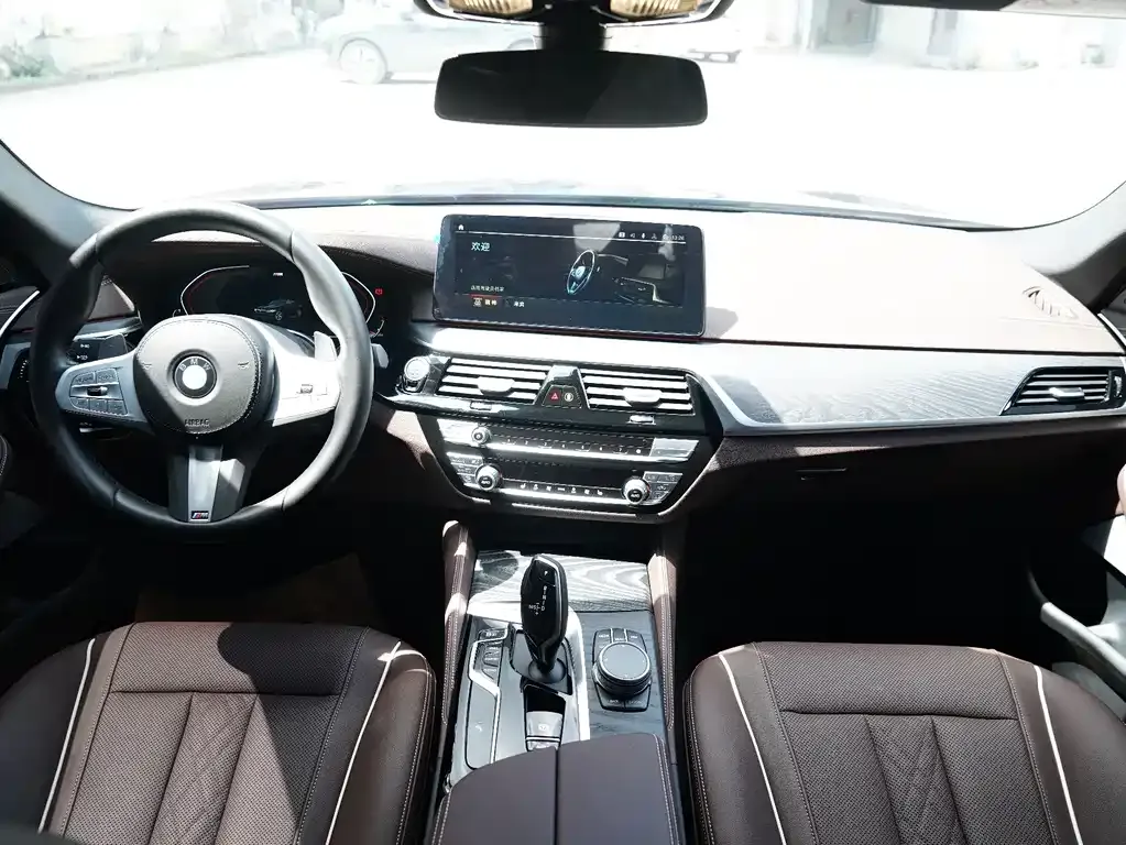 BMW 5 Series — фото 9