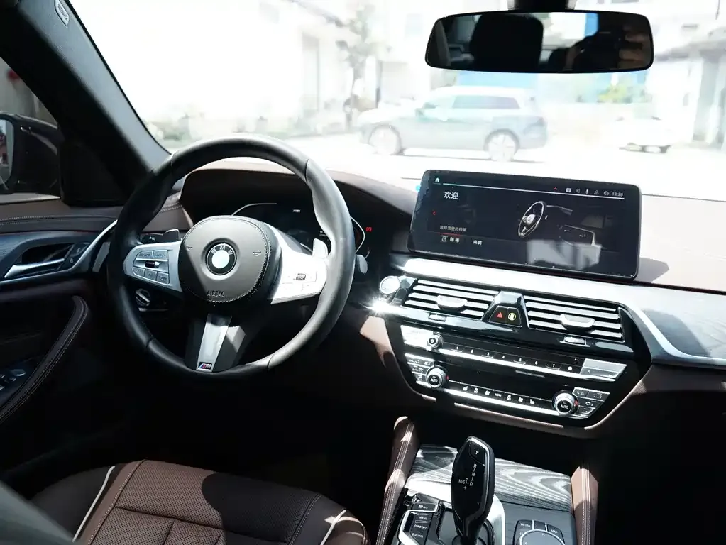BMW 5 Series — фото 10