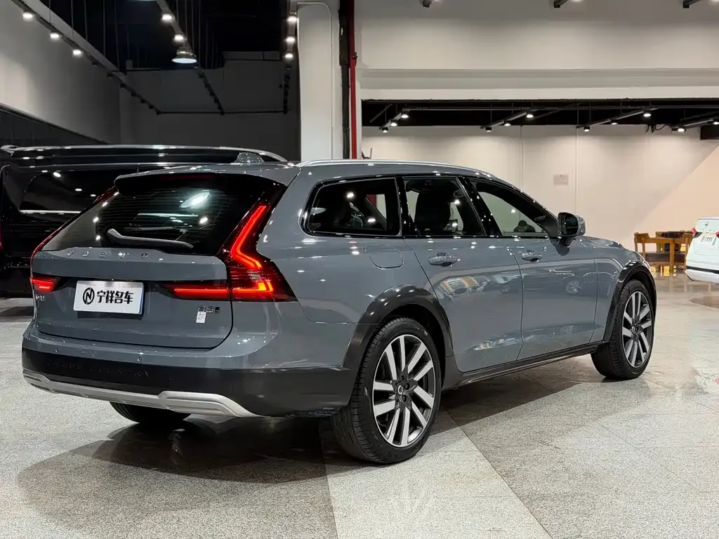 Volvo V90 2022 из CN, фото 3