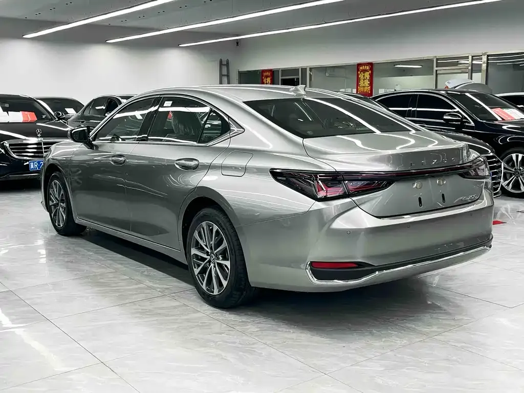 Lexus ES — фото 8