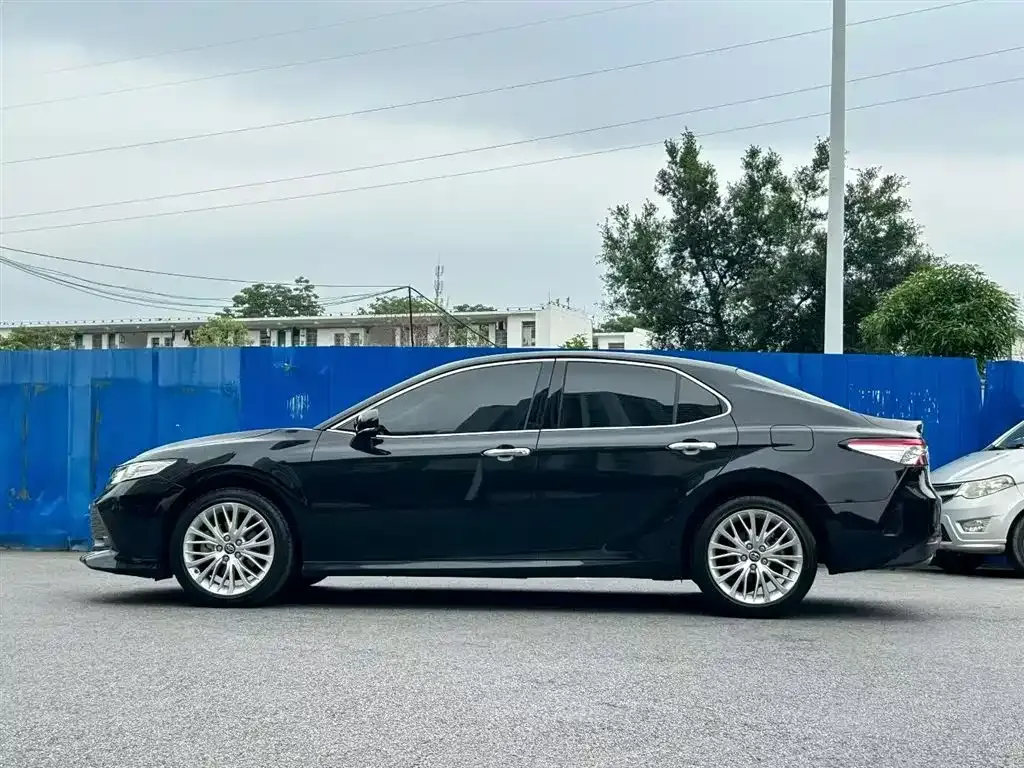 Toyota Camry — фото 8