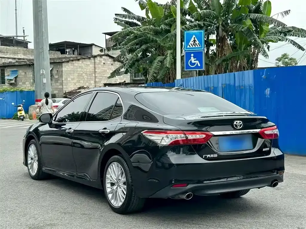 Toyota Camry — фото 9