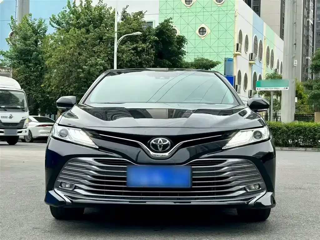 Toyota Camry — фото 4