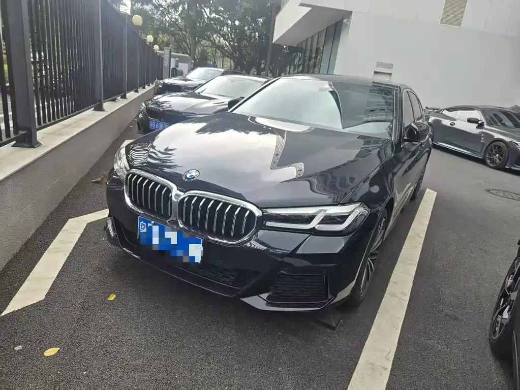 BMW 5 Series — фото 1
