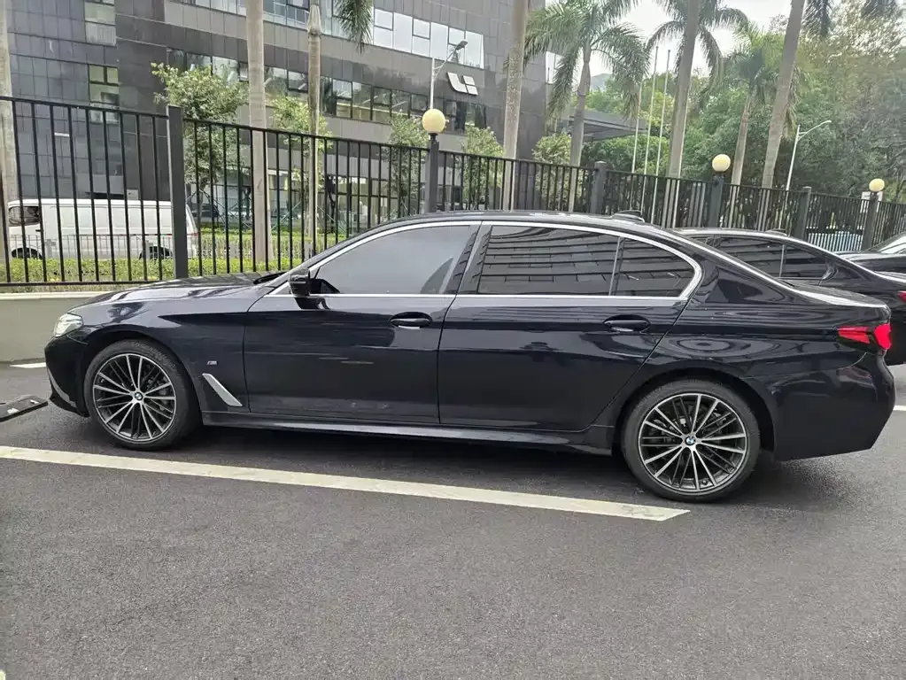 BMW 5 Series — фото 10