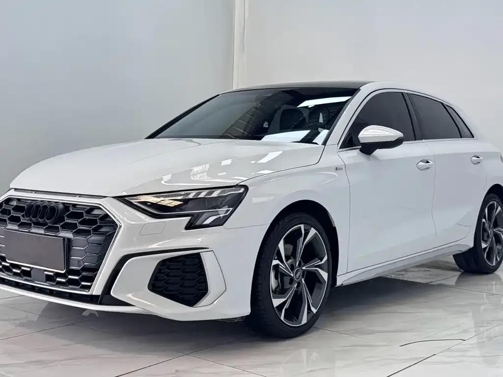 Audi A3 — фото 1