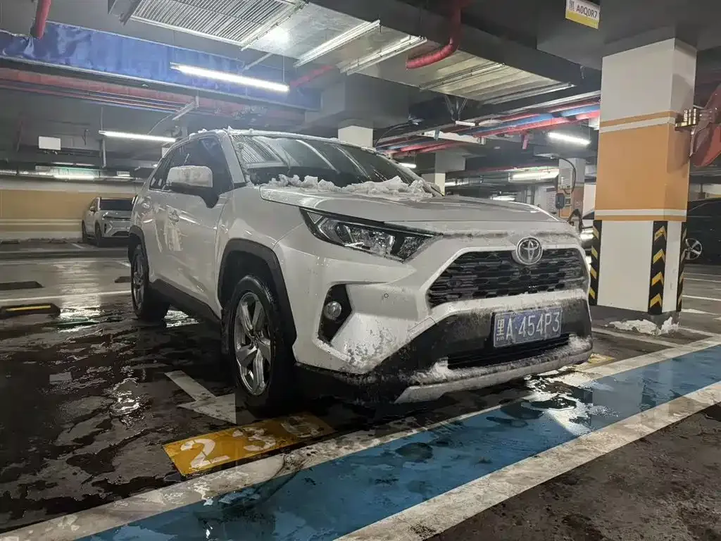 Toyota RAV4 — фото 9