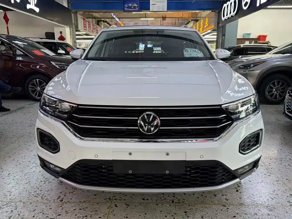 Volkswagen T-Roc — фото 10