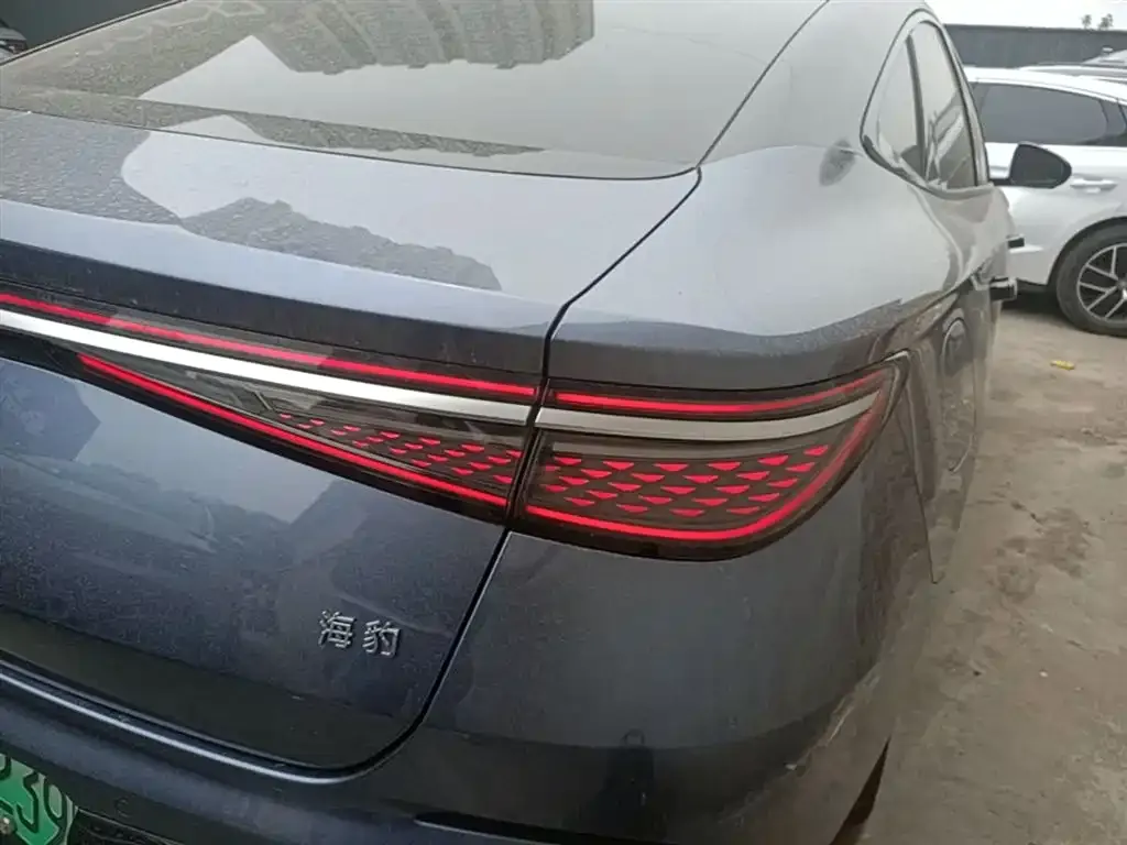 BYD Seal — фото 3