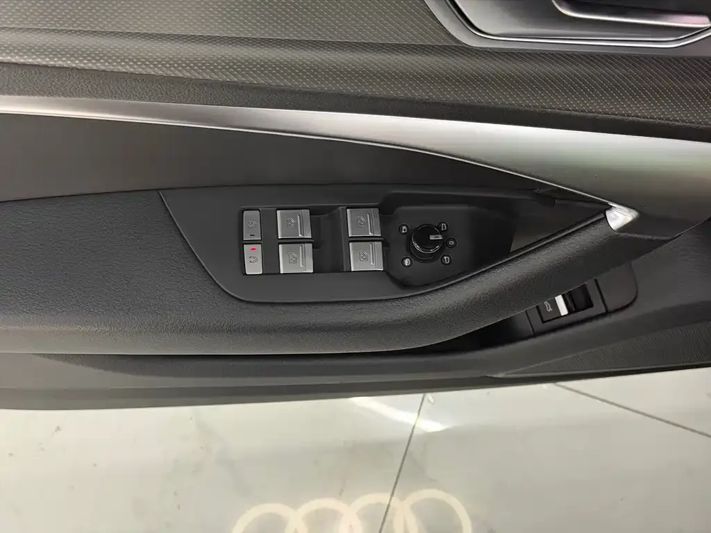 Audi A6L 2024 из CN, фото 4
