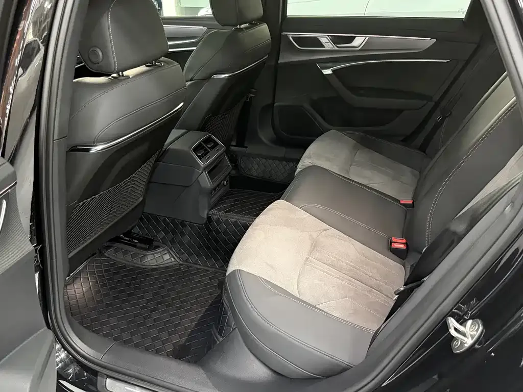 Audi A6L 2024 из CN, фото 2