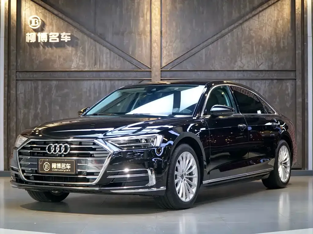 Audi A8 — фото 1
