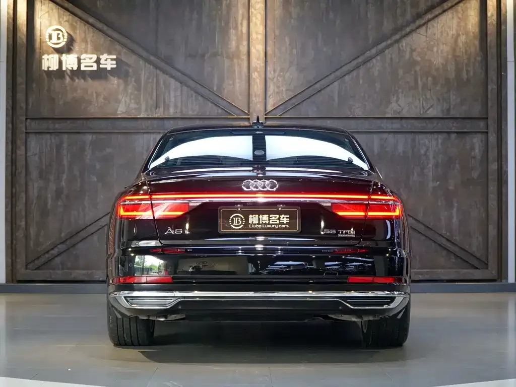 Audi A8 — фото 5