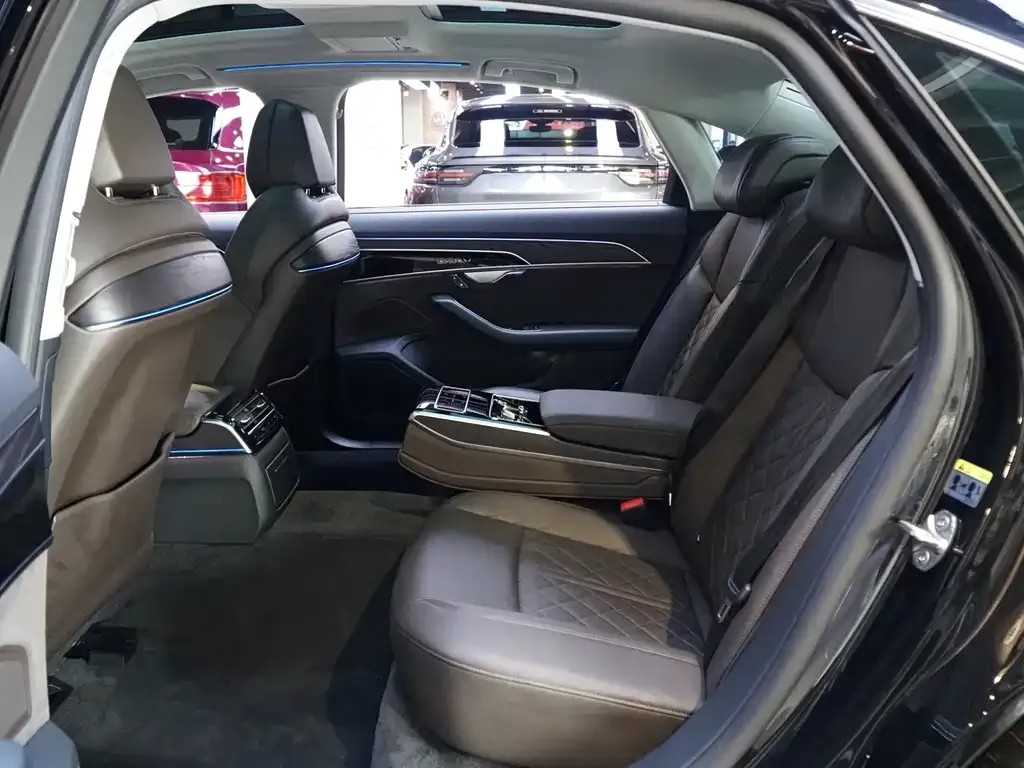 Audi A8 — фото 10