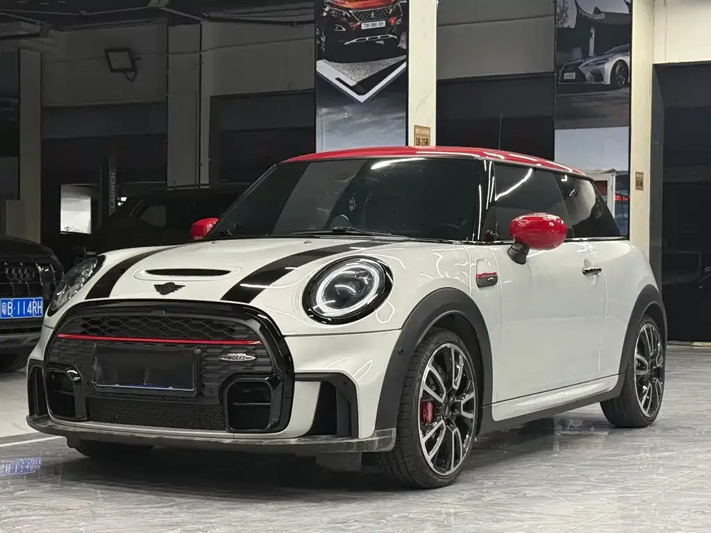 MINI JCW (John Cooper Works) — фото 1