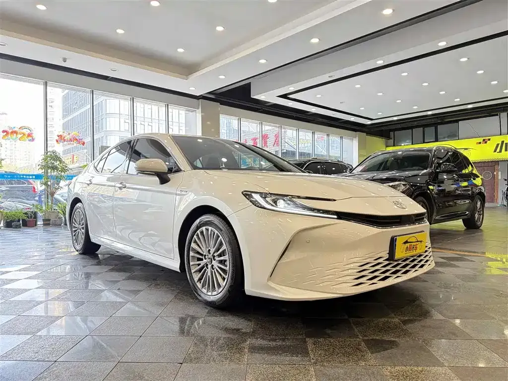 Toyota Camry — фото 5