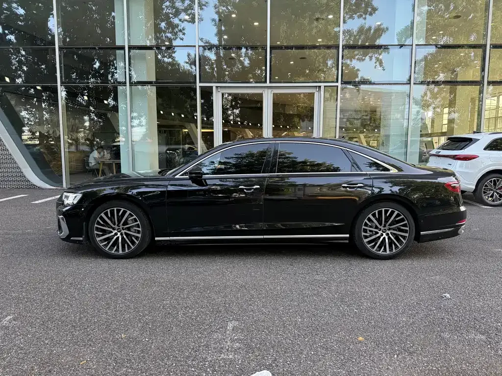 Audi A8 — фото 9