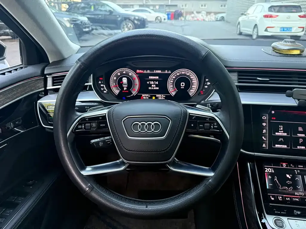 Audi A8 — фото 4