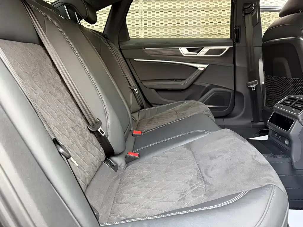 Audi A6L 2024 из CN, фото 2