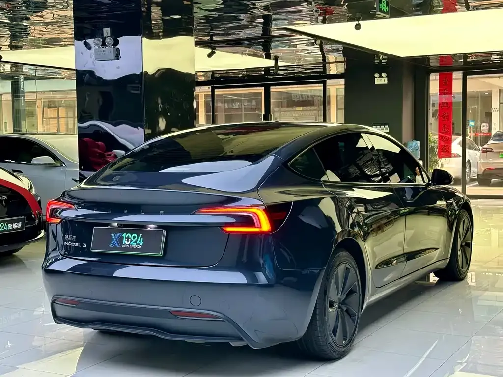 Tesla Model 3 — фото 9