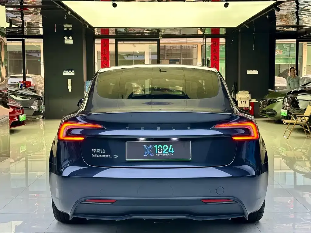 Tesla Model 3 — фото 8